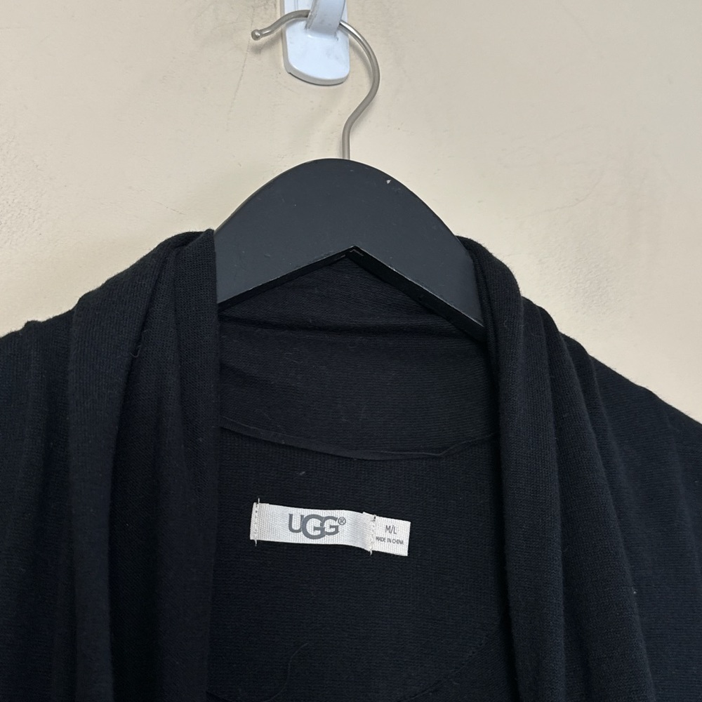 UGG Australia - Nora Cocoon Wrap. Black. M/L - Picture 12 of 12